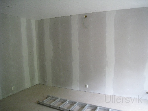 mera spacklade väggar.JPG - Sovrummet klart med spackel